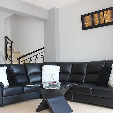 Diana Townhouse 2 Apartment